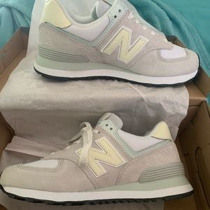 574 New Balance Sneakers
